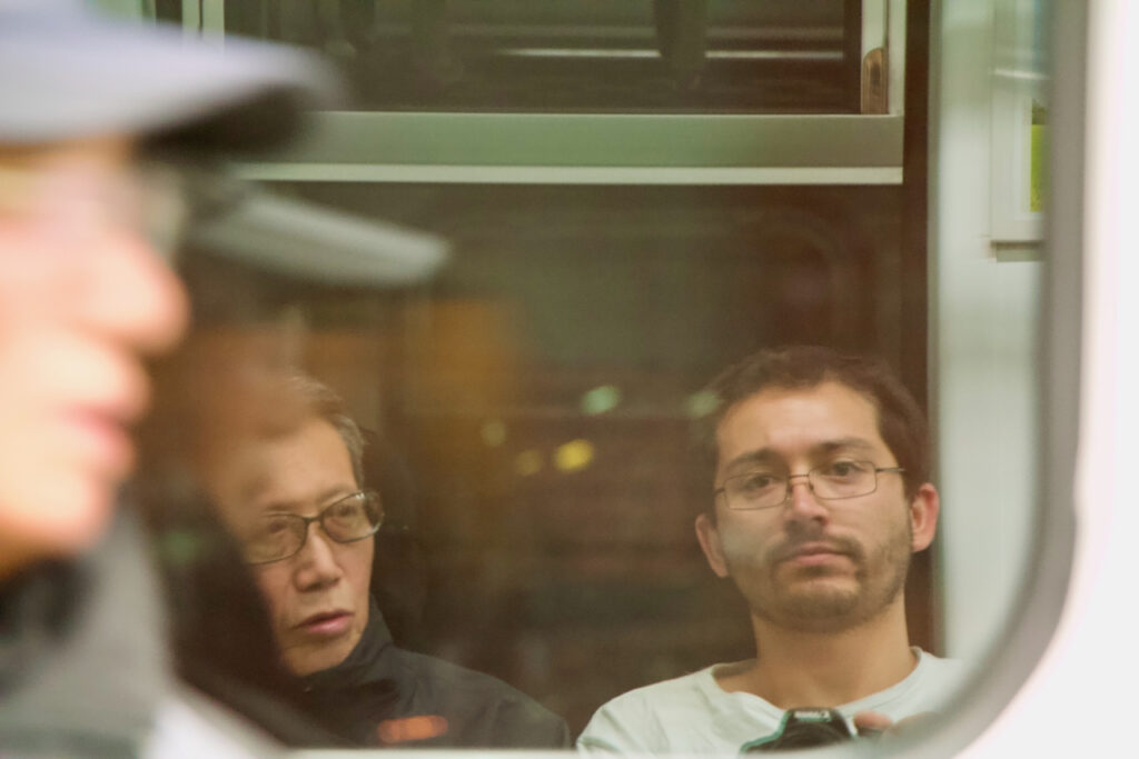 En alguna estación de metro en Seúl